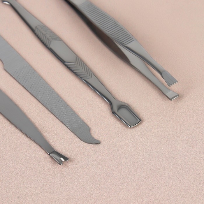 Набор маникюрный, 7 предметов, в футляре, рисунок серый/золотистый Набор маникюрный, 7 предметов, в футляре, рисунок серый/золотистый