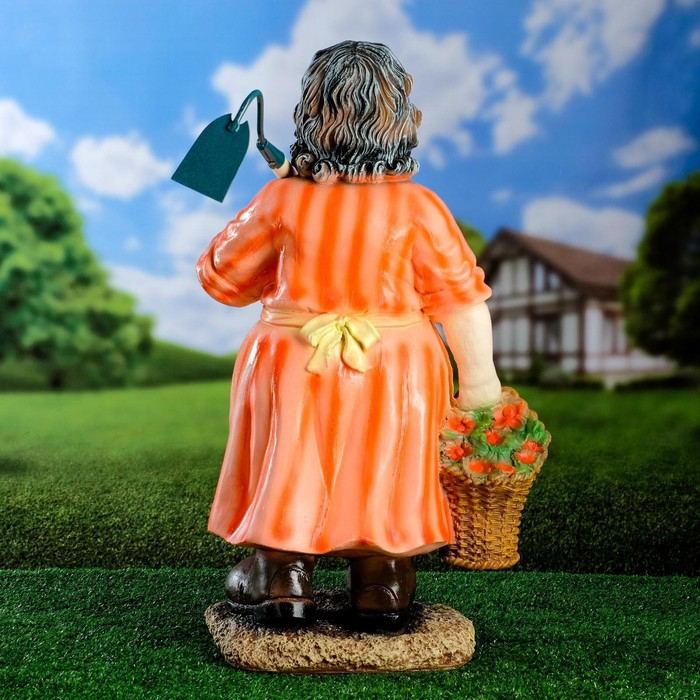 Садовая фигура  Садовая фигура "Баба с тяпкой" 23х37х63см