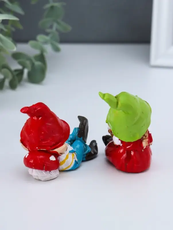 Сувенир полистоун "Малыши в длинных колпаках" красный набор 2 шт 3,3х6х6,7 см