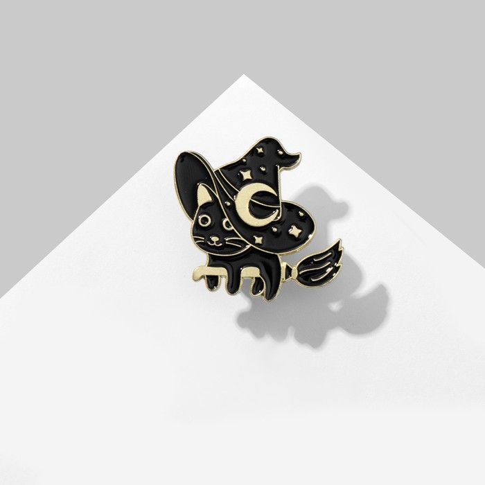 Значок «Кошка» ведьма на метле, цвет чёрный в золоте Значок «Кошка» ведьма на метле, цвет чёрный в золоте