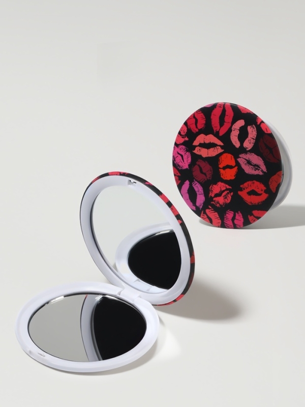 Зеркало складное круг (2) с/увел d7,3см ПОЦЕЛУИ МИКС пласт пакет QF Зеркало складное круг (2) с/увел d7,3см ПОЦЕЛУИ МИКС пласт пакет QF