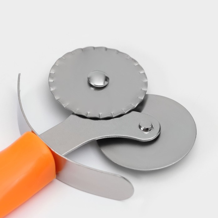 Нож для пиццы и теста Доляна «Оранж», 17 см, 2 лезвия, цвет оранжевый Нож для пиццы и теста Доляна «Оранж», 17 см, 2 лезвия, цвет оранжевый