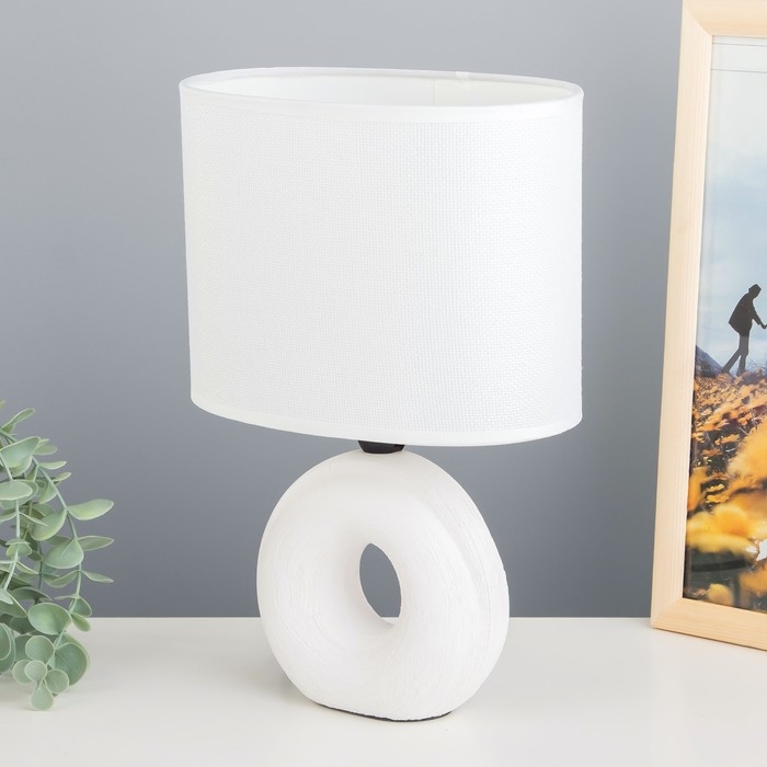 Настольная лампа Настольная лампа "Эдель" Е27 40Вт белый 12,5х20х29 см RISALUX