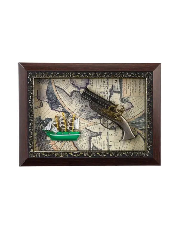 Сувенирное изделие - панно настенное в раме "Карта. Револьвер и корабль" 26х36х5 см