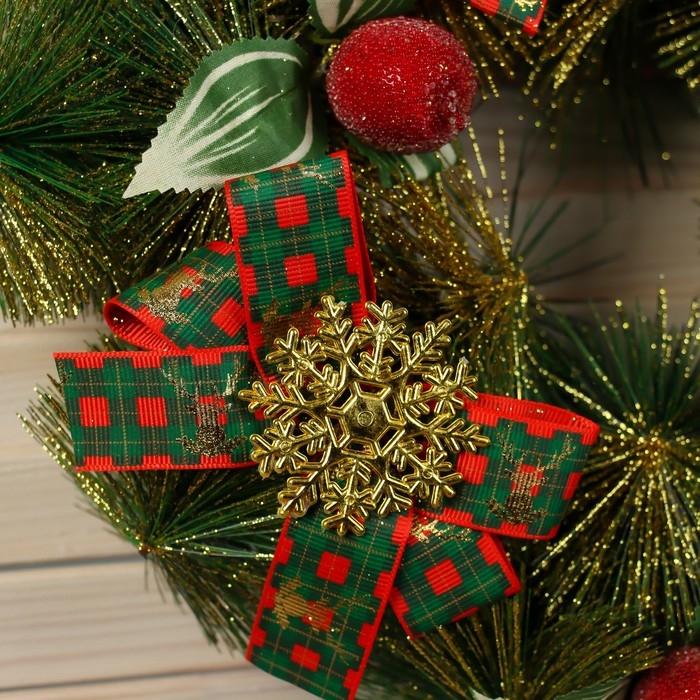 Венок новогодний d-30 см  Венок новогодний d-30 см "Яркая сказка" бантики снежинки