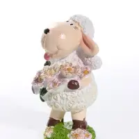 Фигурка полистоун &laquo;Овечка Бяша с охапкой цветов&raquo; 4.5&times;4&times;8 см