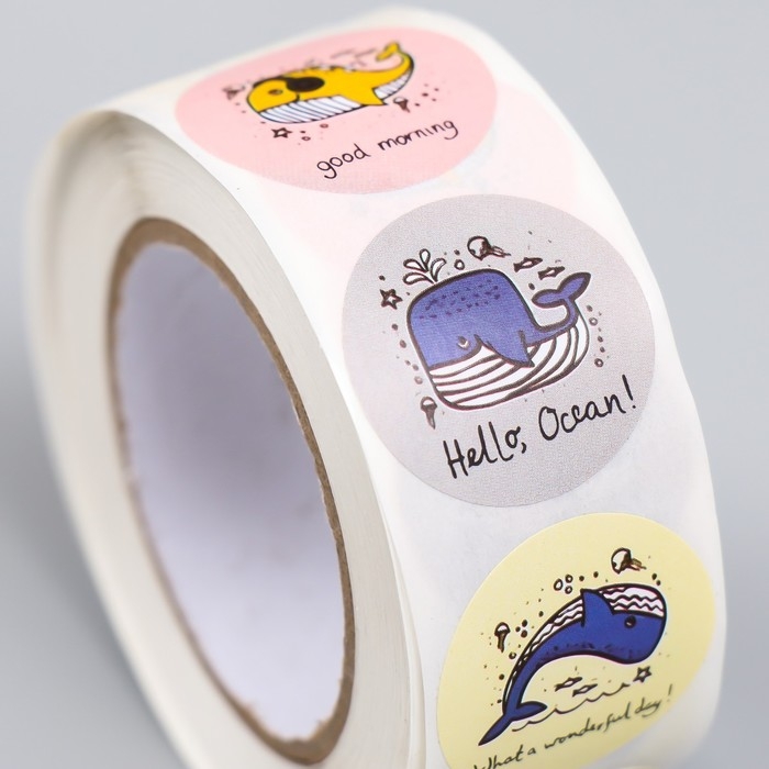 Наклейка бумага "Киты" d=2,5 см 500 шт в рулоне 3х6,5х6,5 см