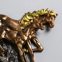 Панно "Лошадь с жеребенком" 21,5х17,5х3,5 см Панно "Лошадь с жеребенком" 21,5х17,5х3,5 см