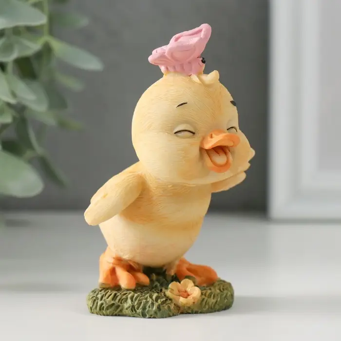Фигурка полистоун &laquo;Утёнок с бабочкой на полянке&raquo;, 6&times;5.5&times;9.5 см