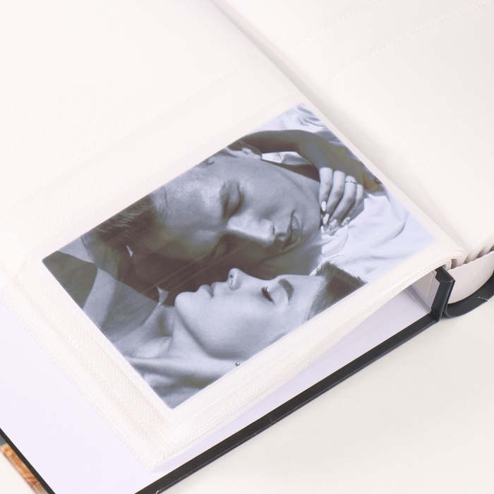 Фотоальбом на 200 фото 10х15 см Фотоальбом на 200 фото 10х15 см "Цветок с росой" в коробке 5,5х20,5х26,5 см