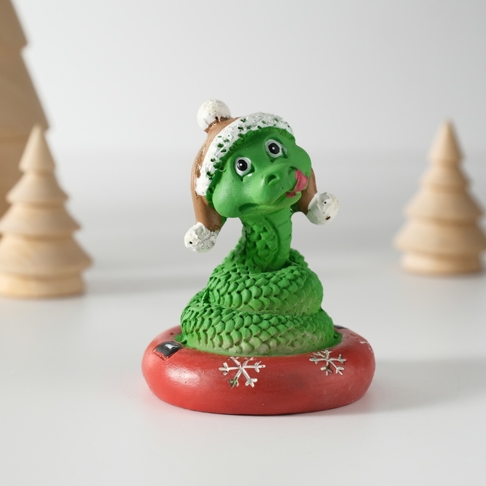 Сувенир полистоун Сувенир полистоун "Змей в шапке-ушанке на тюбинге" 5,2х6 см