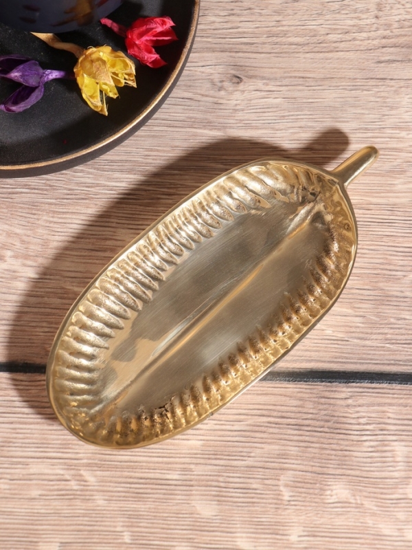 Блюдо сервировочное Блюдо сервировочное "Ливс" латунь 7,5х16,5х1,5 см