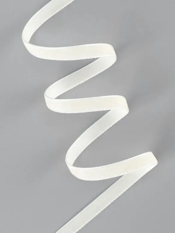 Лента бархатная, 6 мм, 18&plusmn;1 м, молочная №04