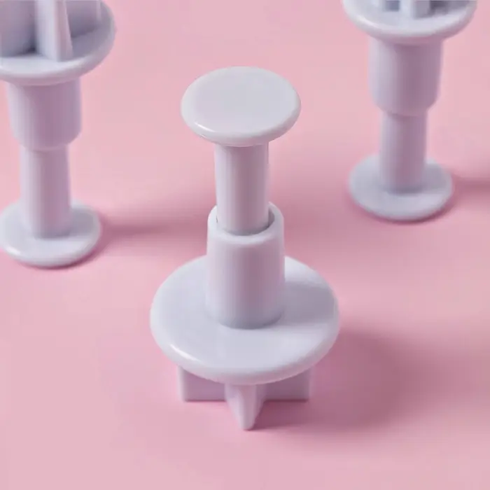 Плунжеры кондитерские Доляна &laquo;Звёздочка&raquo;, набор 3 шт.: d=2 см, d=2.2 см, d=2.5 см, пластик, белые