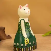 Сувенир дерево "Белая кошка в зелёном платье" 9х5х15,5 см