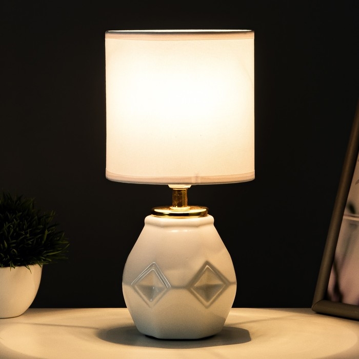 Настольная лампа Настольная лампа "Алес" Е14 40Вт белый 13х13х25 см RISALUX