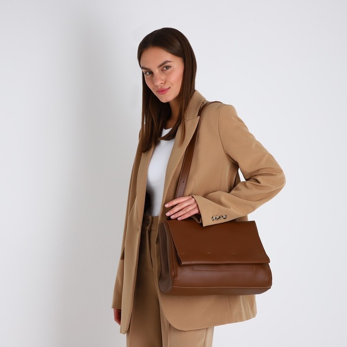 Сумка-мессенджер на клапане, цвет коричневый Сумка-мессенджер на клапане, цвет коричневый