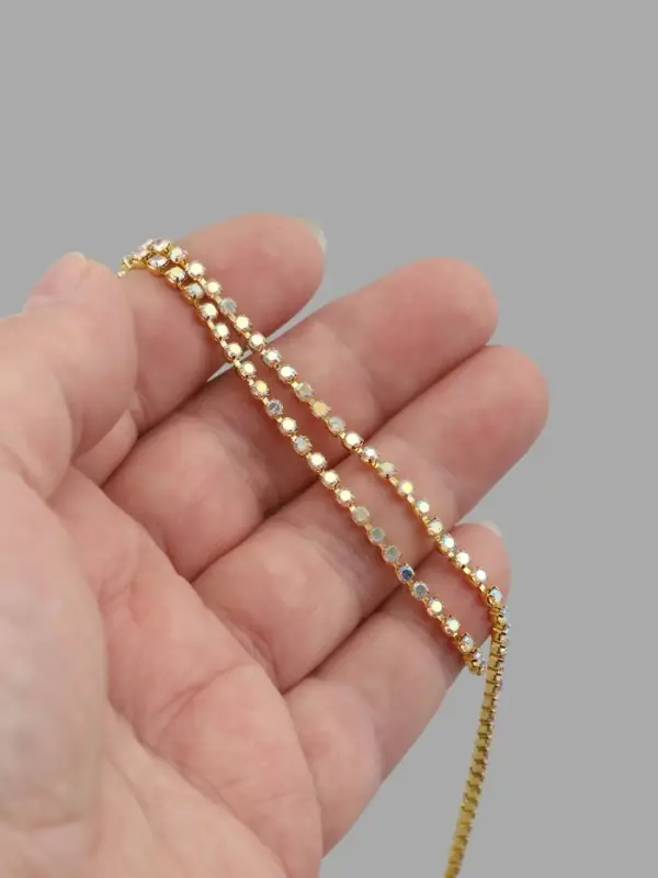 Цепь со стразами, с голографией, металл, стекло, 2.5 мм, 9&plusmn;1 м, цвет золотой