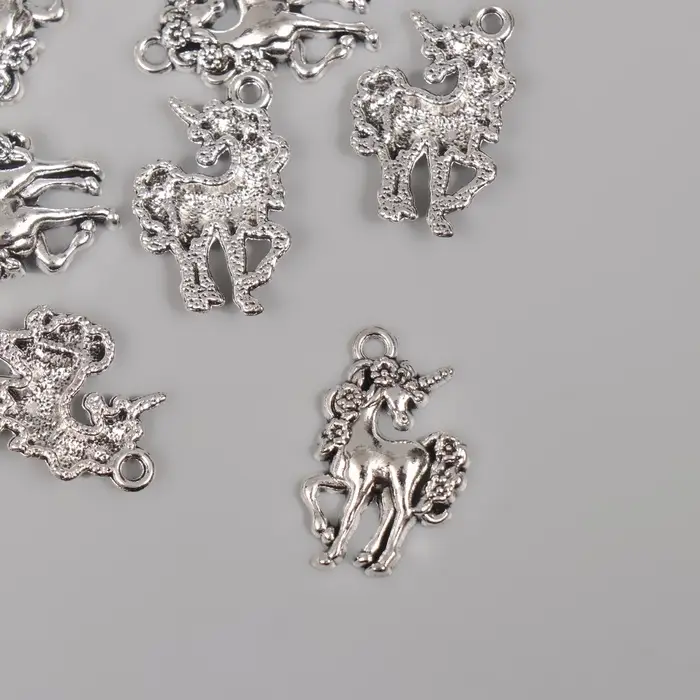 Металлический элемент, декоративная подвеска «Арт Узор. Конь с длинной гривой», серебро, 2×1.6 см Металлический элемент, декоративная подвеска «Арт Узор. Конь с длинной гривой», серебро, 2×1.6 см