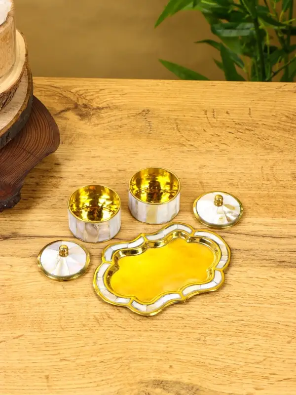 Набор шкатулок на тарелочке «Сокровища Агры», латунь с перламутром, 9×13×5 см Набор шкатулок на тарелочке «Сокровища Агры», латунь с перламутром, 9×13×5 см