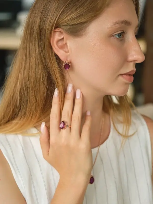 Гарнитур 3 предмета: серьги, кулон, кольцо безразмерное &laquo;Эдель&raquo;, классик, фиолы в золоте, 45 см