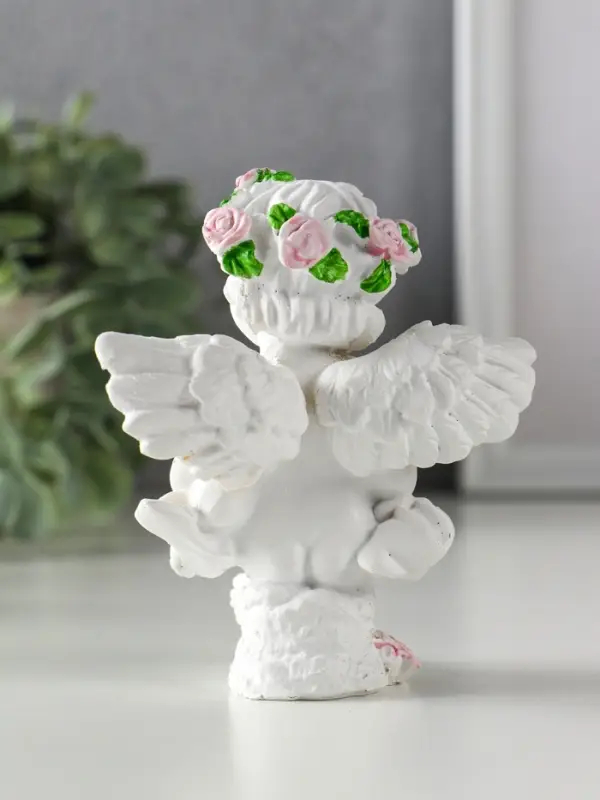Сувенир полистоун "Ангелок в цветочном венке, с птичкой на ладоне" белый 9,5х6,5х10,5 см