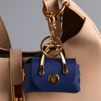 Брелок кожзам с карабином, с кистью "Саквояж" синий 7,5х4х7 см Брелок кожзам с карабином, с кистью "Саквояж" синий 7,5х4х7 см