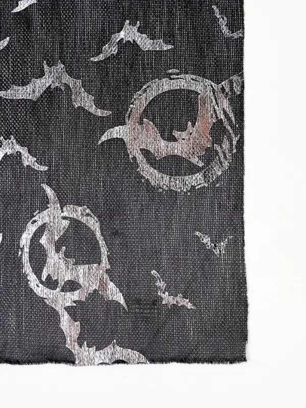 Скатерть на хеллоуин «Летучие мыши», серебро, 200 х 140 Скатерть на хеллоуин «Летучие мыши», серебро, 200 х 140