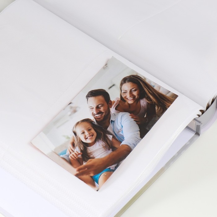 Фотоальбом на 200 фото 13х18 см Фотоальбом на 200 фото 13х18 см "Белые розы" золото, в коробке МИКС 5,8х23,7х29,8 см