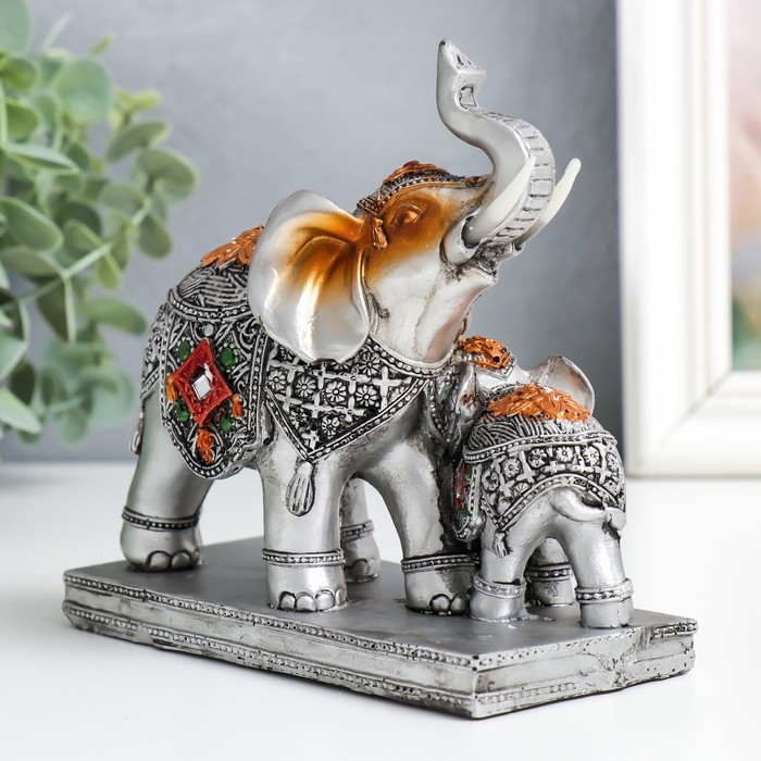 Сувенир полистоун Сувенир полистоун "Слониха со слонёнком в попоне с ромбом" серебро 14х6,3х13,5 см