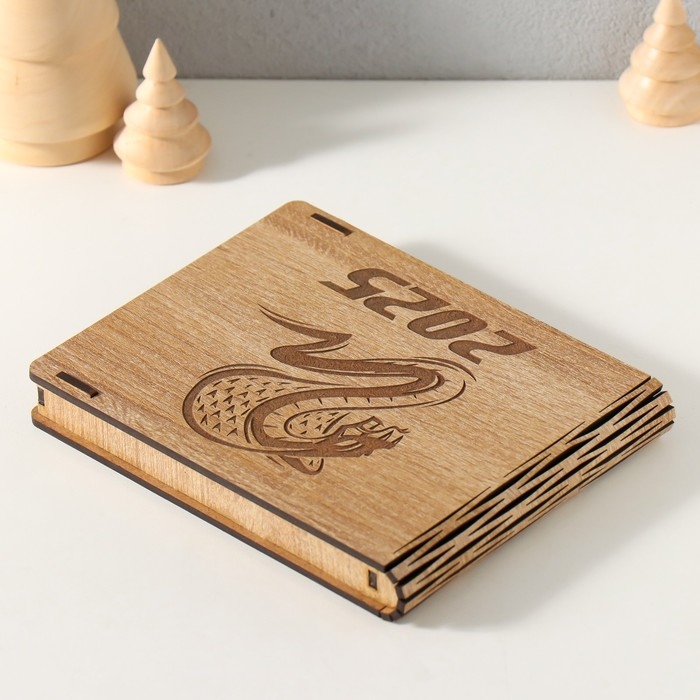 Новогодняя шкатулка  Новогодняя шкатулка "Кобра" 15х12х2 см