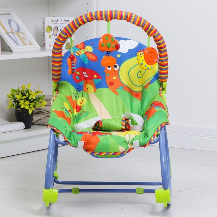 Шезлонг «Улитка и друзья», с погремушками Шезлонг «Улитка и друзья», с погремушками