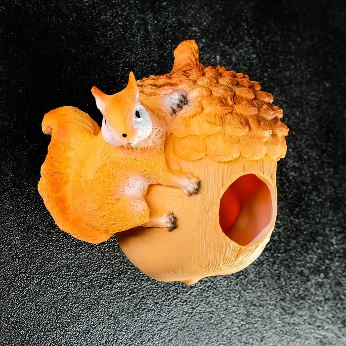 Подвесной декор Подвесной декор "Орех-кормушка с белкой" 18х16см