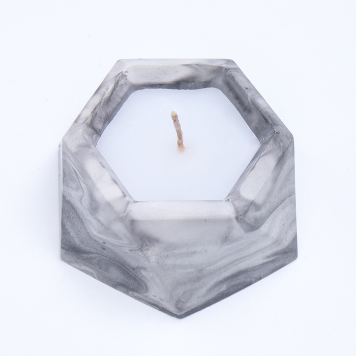 Свеча  Свеча "Шестиугольник.Мрамор"в подсвечнике из гипса малый,7х3,5см,мрамор с чёрными полосками