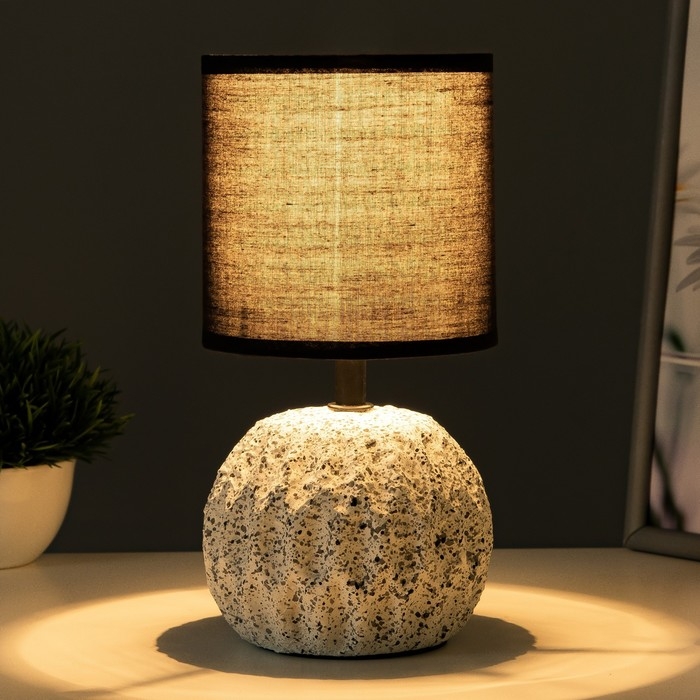 Настольная лампа Настольная лампа "Арнелла" Е14 40Вт бело-черный 12х12х26 см RISALUX