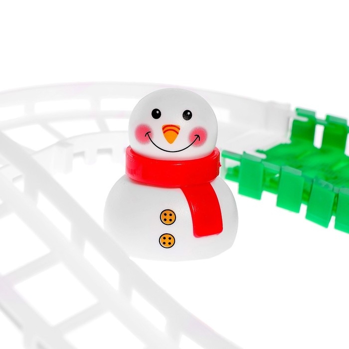 Железная дорога «Новогоднее приключение», с фигурками, 125 деталей Железная дорога «Новогоднее приключение», с фигурками, 125 деталей