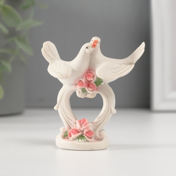 Сувенир полистоун Сувенир полистоун "Голуби на ажурной подставке с розовыми розами" 6х6,3х3 см