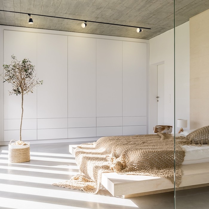 Светильник трековый Светильник трековый "Паулина" Е27 40Вт черный 16х12х18см