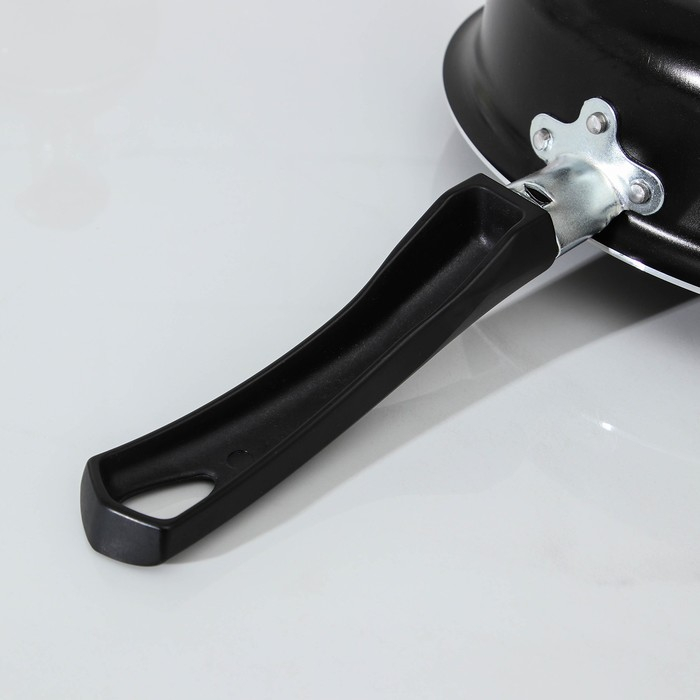 Сотейник Consul, 1,5 л, d=20 см, пластиковая ручка, стеклянная крышка, антипригарное покрытие, цвет чёрный Сотейник Consul, 1,5 л, d=20 см, пластиковая ручка, стеклянная крышка, антипригарное покрытие, цвет чёрный