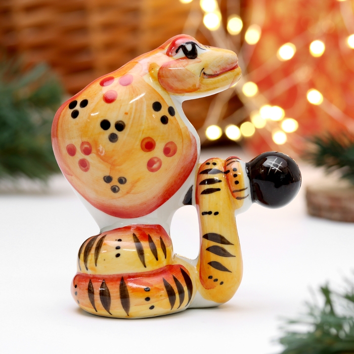 Сувенир Сувенир "Змей Атлет", 11 см, фарфор