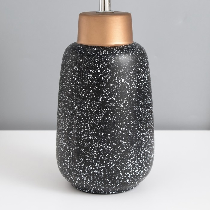 Лампа настольная Лампа настольная "Кианг" 1х40Вт Е14 черный/золото 22х22х38см