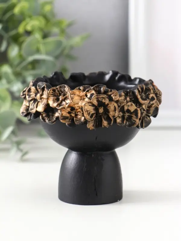 Подсвечник для тонкой свечи «Девочка в венке малая», 7.5×9×8 см, чёрный