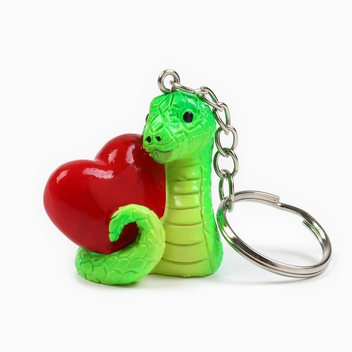 Новогодний брелок для ключей, объемный «Новый год: Змея с сердцем» 3,5 х 8,2 см Новогодний брелок для ключей, объемный «Новый год: Змея с сердцем» 3,5 х 8,2 см