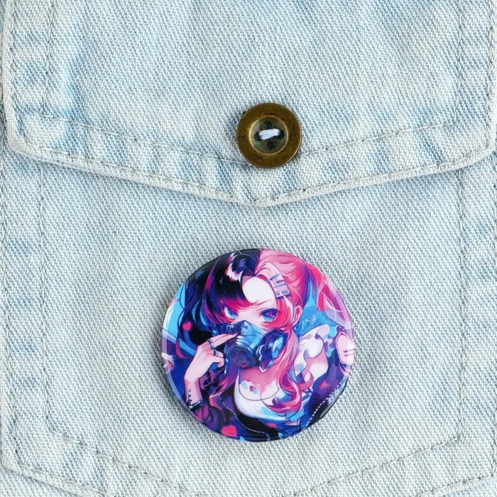 Значок закатной «Девочка в маске», d = 38мм Значок закатной «Девочка в маске», d = 38мм