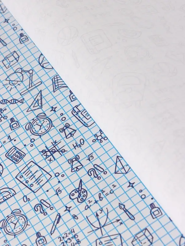 Бумага упаковочная крафт «Школьная пора», голубой/синий на белом фоне 0.7×10±5% м Бумага упаковочная крафт «Школьная пора», голубой/синий на белом фоне 0.7×10±5% м