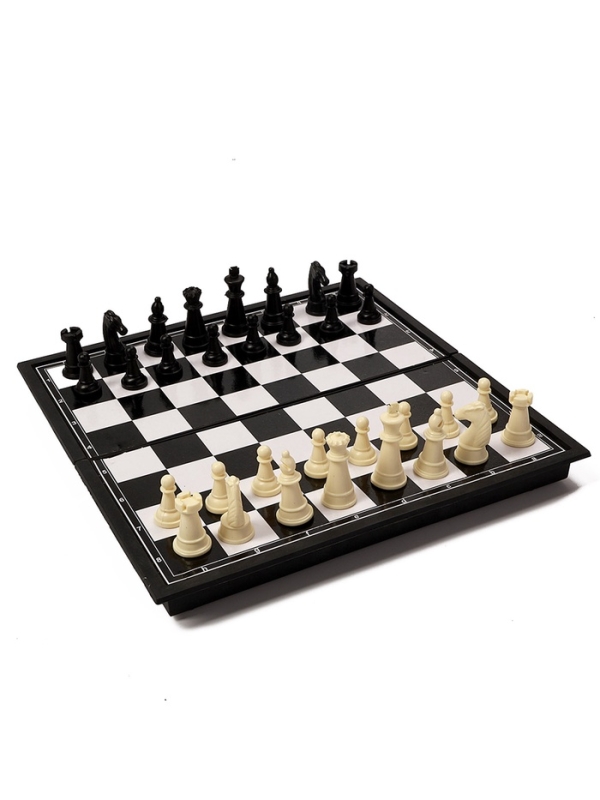 Шахматы 26 х 26 см, король h-4.6 см, d-1.9 см, доска и фигуры пластик Шахматы 26 х 26 см, король h-4.6 см, d-1.9 см, доска и фигуры пластик