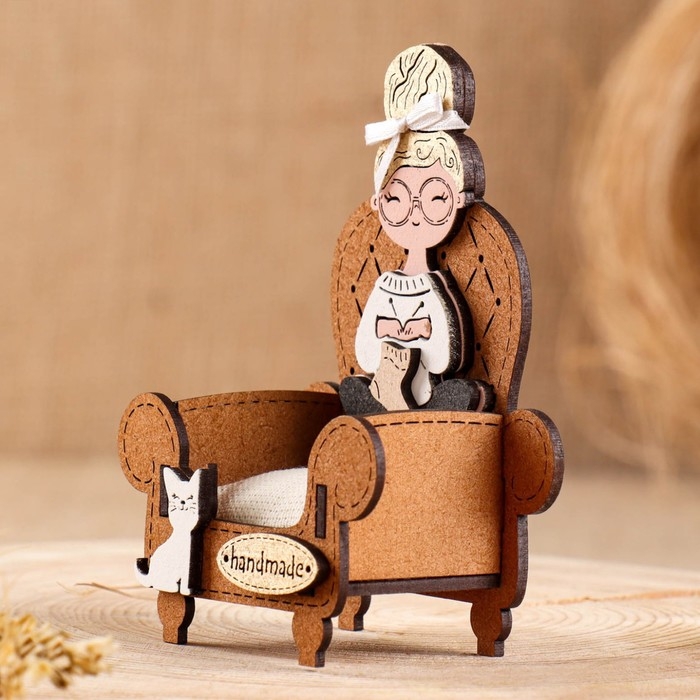 Игольница сувенир Игольница сувенир "Рукодельница", МДФ, Дуб-золото, 8,5х5х11,5 см