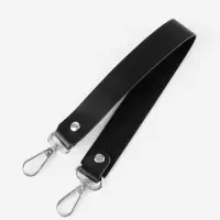 Ручка для сумки из натуральной кожи, с карабинами, 30 &plusmn; 2 см &times; 2.5 см, цвет чёрный/серебряный