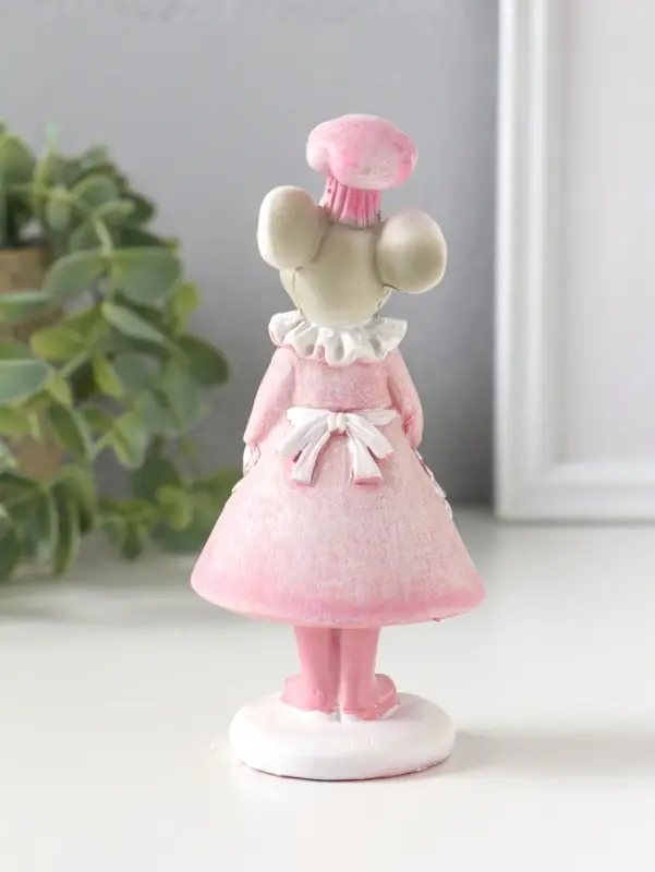 Сувенир полистоун "Мышка-поварёнок в розовом платье и колпаке, с ложкой" 6х4,5х13 см