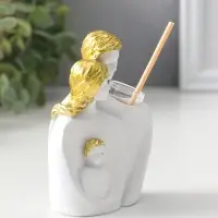 Аромадиффузор полистоун с палочками "Родители с ребёнком" белый с золотом 4,3х8х11 см